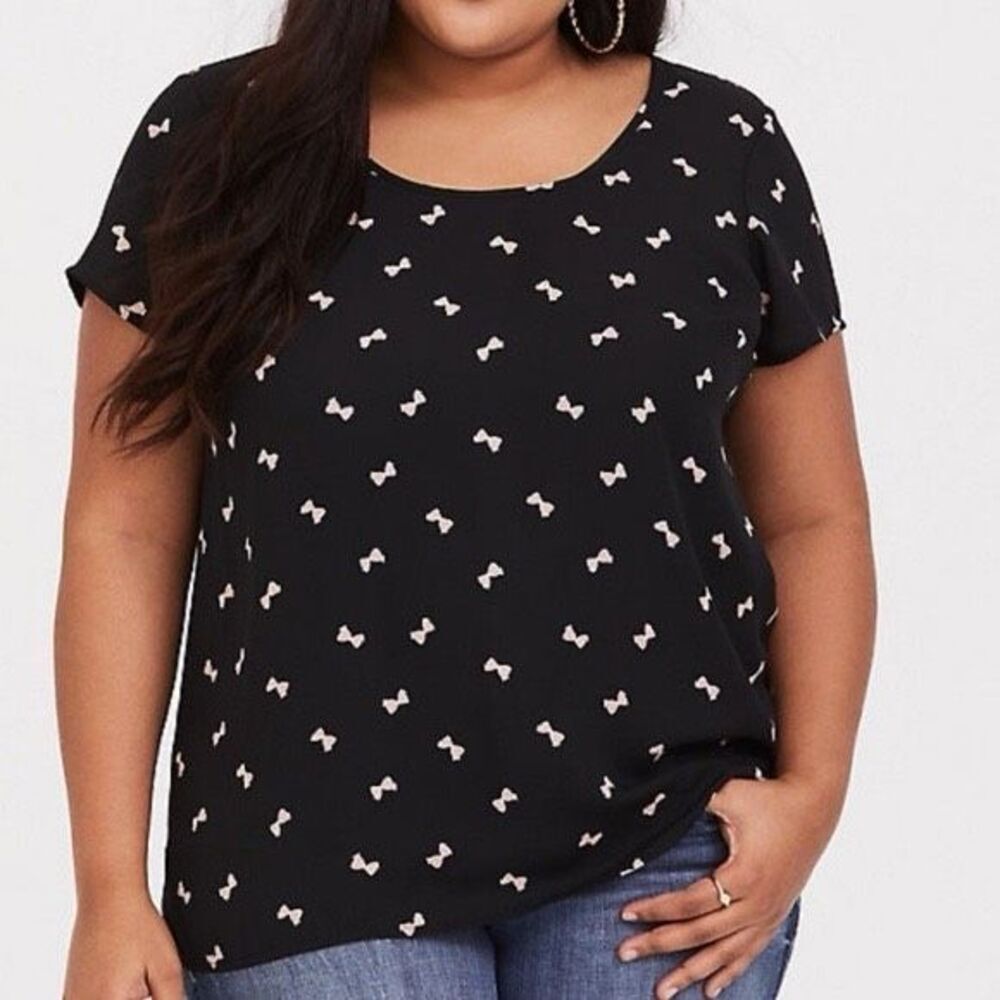 Torrid Bow Print Georgette Blouse Size 2X Plus Black Pink Bows Scoop Neck Flutte